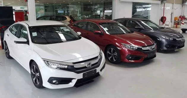 2016 Honda Civic in showroom 4