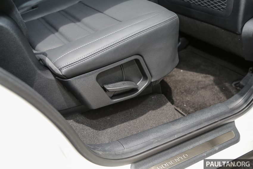 GALLERY: Kia Sorento – new UM vs previous-gen XM 510975