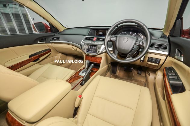 Proton_Perdana_24_Red_Int_40