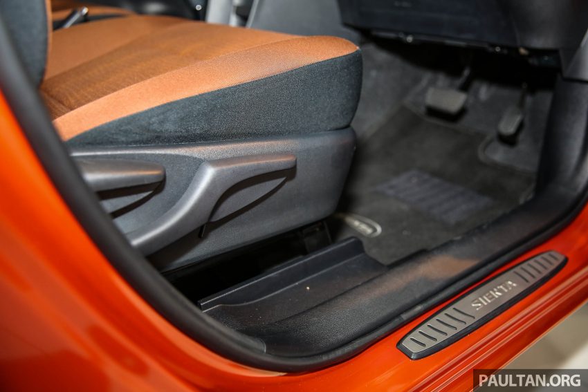 GALLERY: 2016 Toyota Sienta at Mitsui Outlet Park 516443