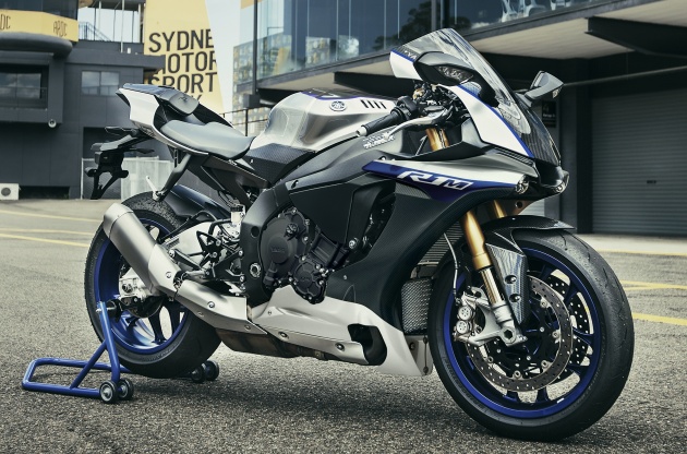 2017-yamaha-yzf-r1m-3