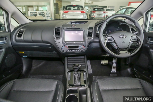 kia_cerato_2000_fl_int-1