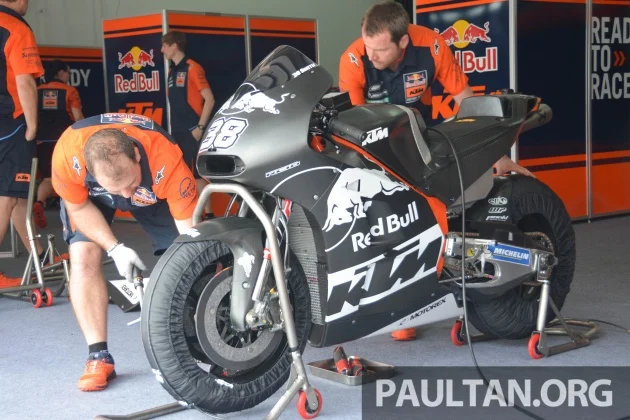 2017 KTM RC16 MotoGP racebike – first look at SIC