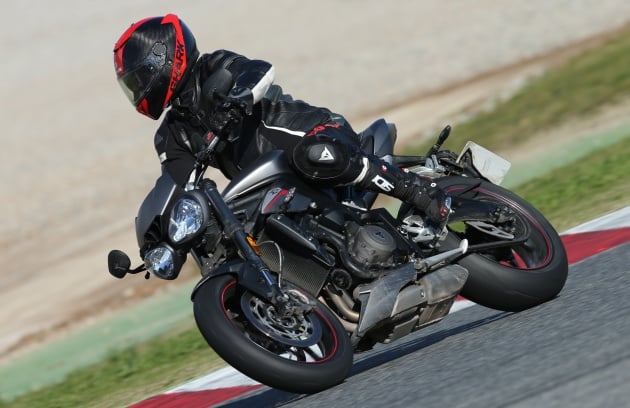 REVIEW: 2017 Triumph Street Triple 765 RS – media road and track test in Catalunya, Spain