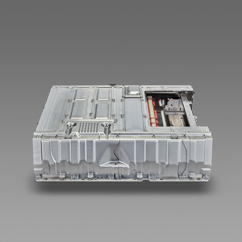 Toyota Prius PHV debuts in Japan – 68.2 km EV range 616961