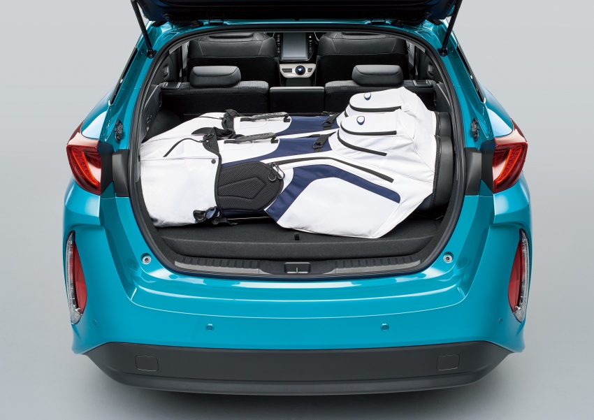 Toyota Prius PHV debuts in Japan – 68.2 km EV range 616999