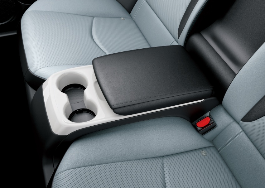 Toyota Prius PHV debuts in Japan – 68.2 km EV range 617001