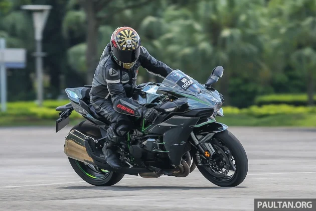 REVIEW: Kawasaki Ninja H2 – power to the people
