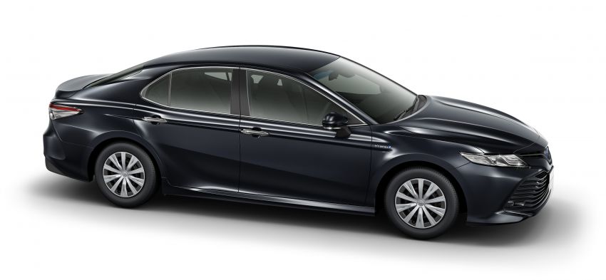 2018 Toyota Camry Hybrid on sale in Japan – 33.4 km/l 681081