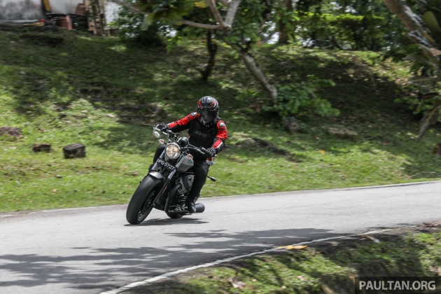 REVIEW: 2017 Moto Guzzi V9 Bobber – riding Stelvio