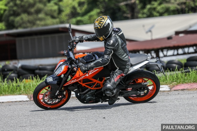 REVIEW: KTM 390/250 Duke – full-size or half pint?