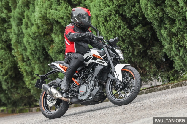 REVIEW: KTM 390/250 Duke – full-size or half pint?