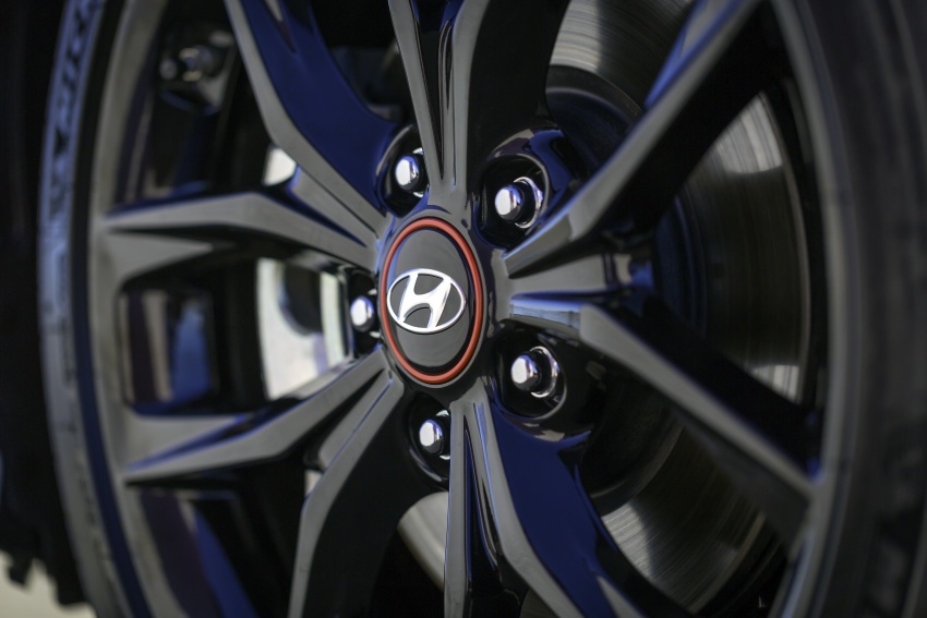 2019 Hyundai Veloster debuts at Detroit Auto Show – new N performance model joins the range with 275 hp 762726