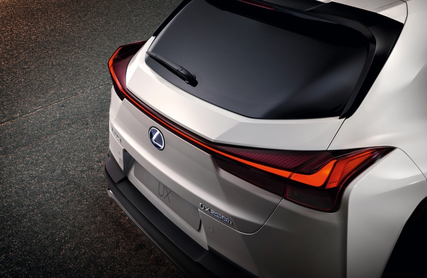 2019 Lexus UX SUV – slots under NX, 2.0 NA, hybrid 790165