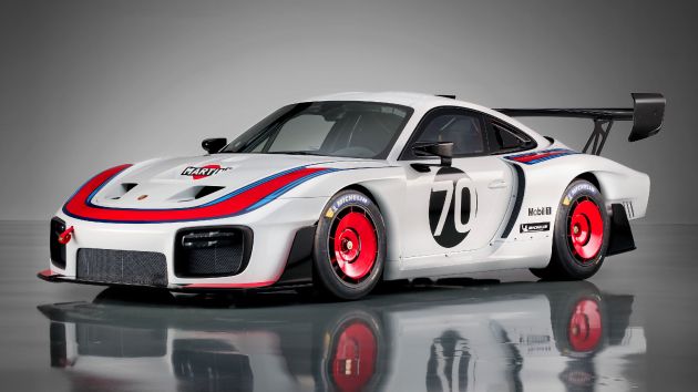Porsche 935 – 700 hp, more carbon-fibre, 77 units only