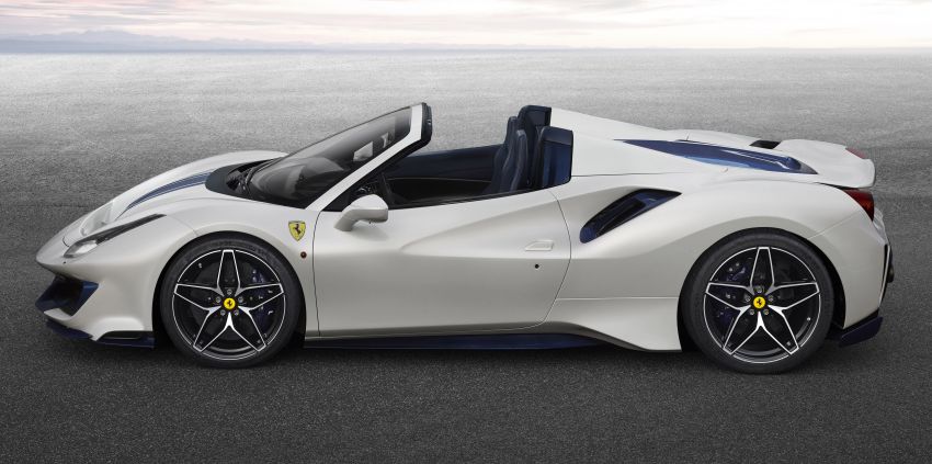 Ferrari 488 Pista Spider debuts in Paris with 720 PS 867827