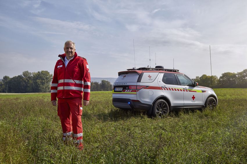 Land Rover SVO debuts bespoke Red Cross Discovery 867889