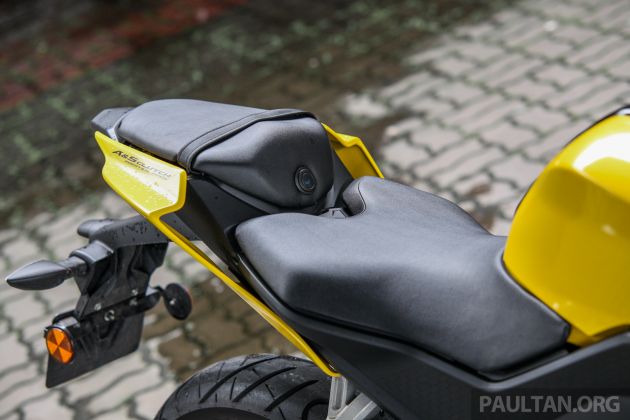REVIEW: 2019 Yamaha YZF-R15 – lots of fun for RM12k