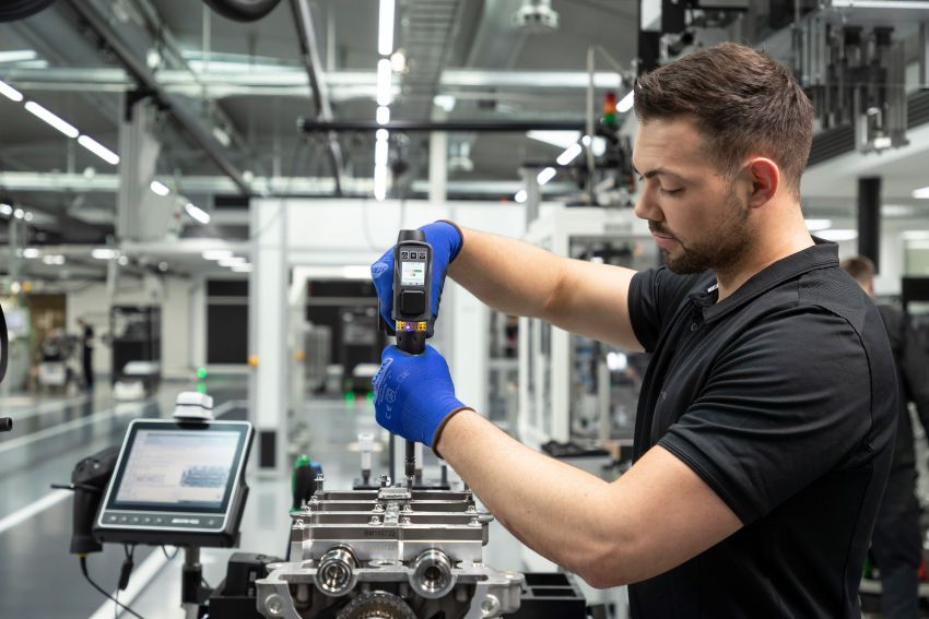 Mercedes-AMG builds the world’s most powerful turbo 4-cylinder engine for the new A45 – 416 hp, 500 Nm 969276