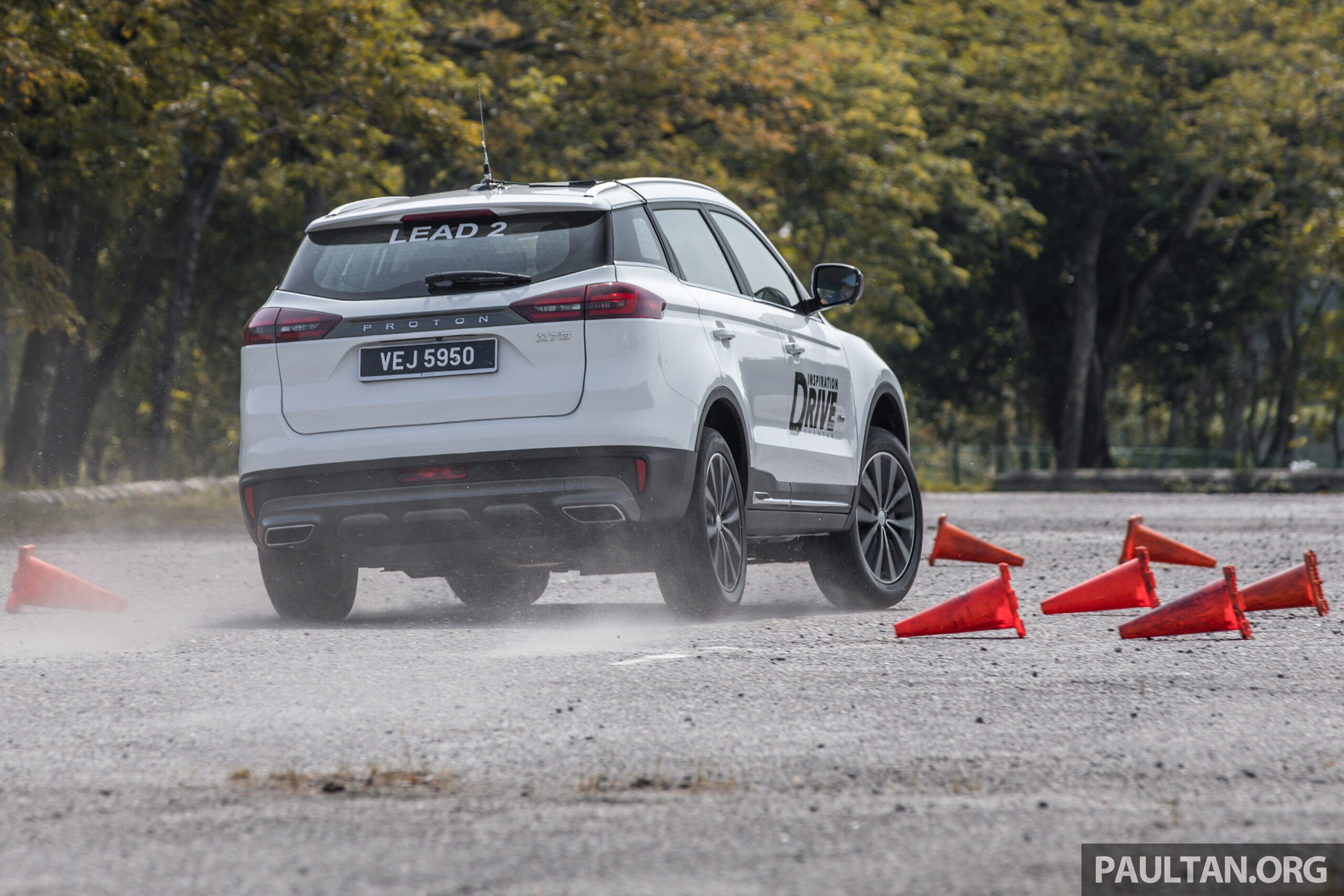Antara sedan dan SUV – yang mana perlu anda pilih?