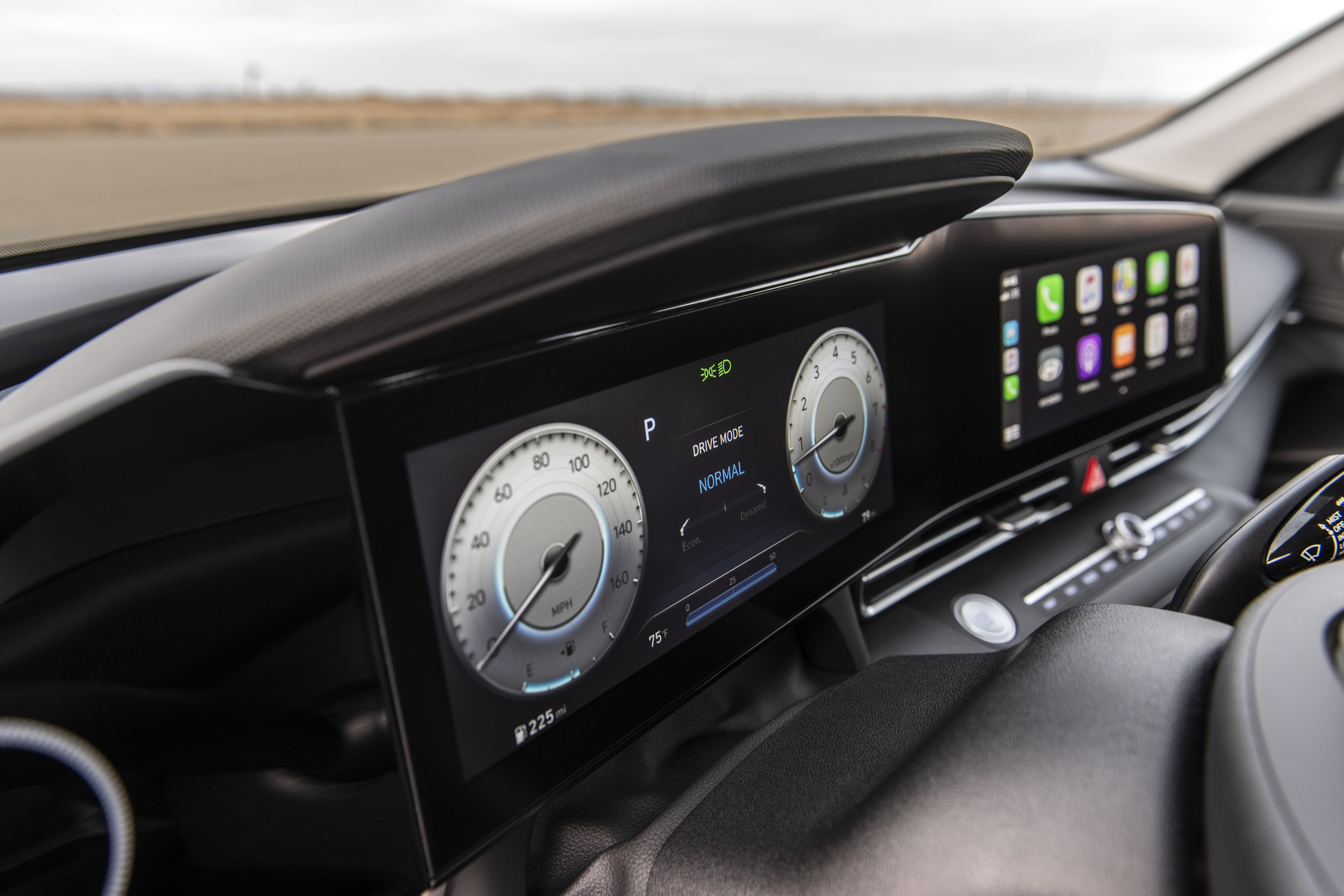 Hyundai Elantra 2021 – kini ditawar dalam versi Hybrid, kabin mewah dengan dua skrin & lampu LED 64-warna