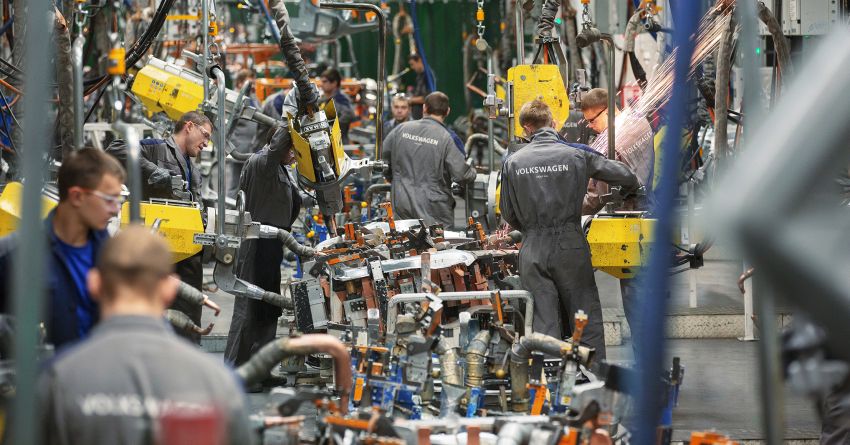 VW plans short-time work for 80k German employees 1099309