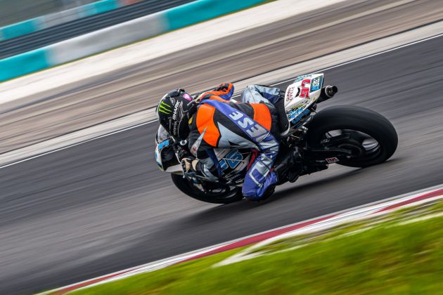 Why do Malaysians like to ride motorcycles? Isn’t it dangerous? What if it rains? – Mohan explains it all