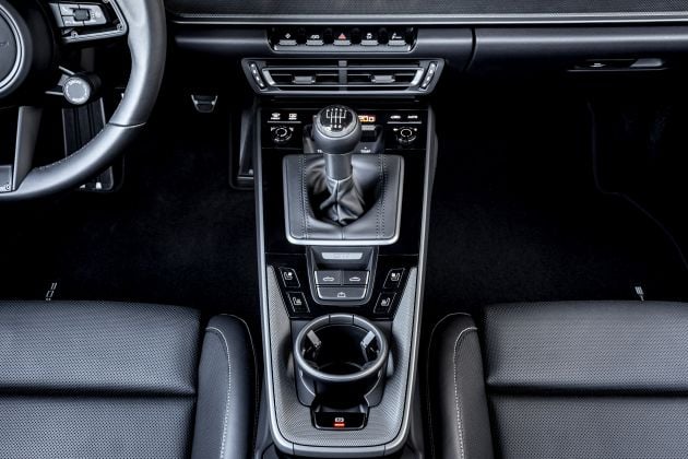 992 Porsche 911 Carrera S and 4S now available with a seven-speed manual gearbox – new options added