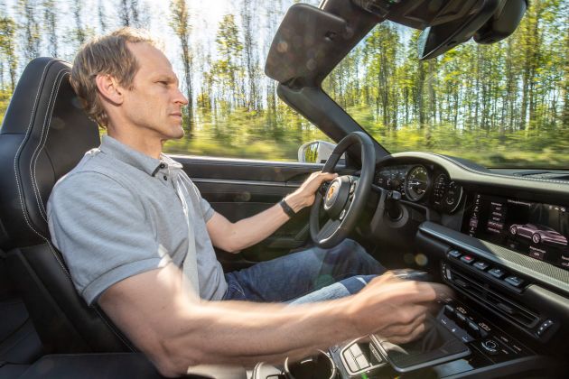 992 Porsche 911 Carrera S and 4S now available with a seven-speed manual gearbox – new options added
