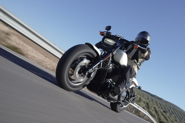 Why do Malaysians like to ride motorcycles? Isn’t it dangerous? What if it rains? – Mohan explains it all