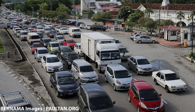 Bonded lorry theft syndicate busted, seven arrested
