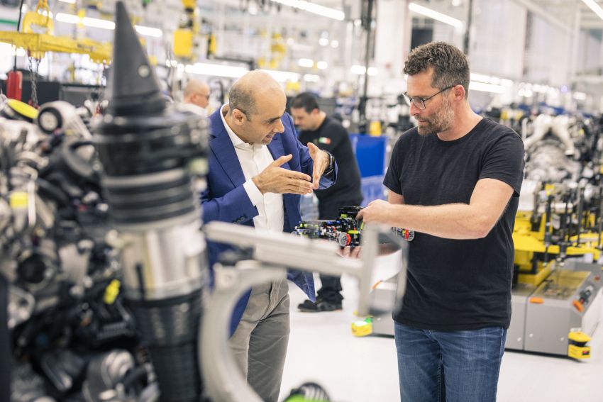 Lego Technic Lamborghini Sián FKP 37 – 3,696 pieces, moving V12, 8-speed gearbox and AWD, RM1,599.90 1123418