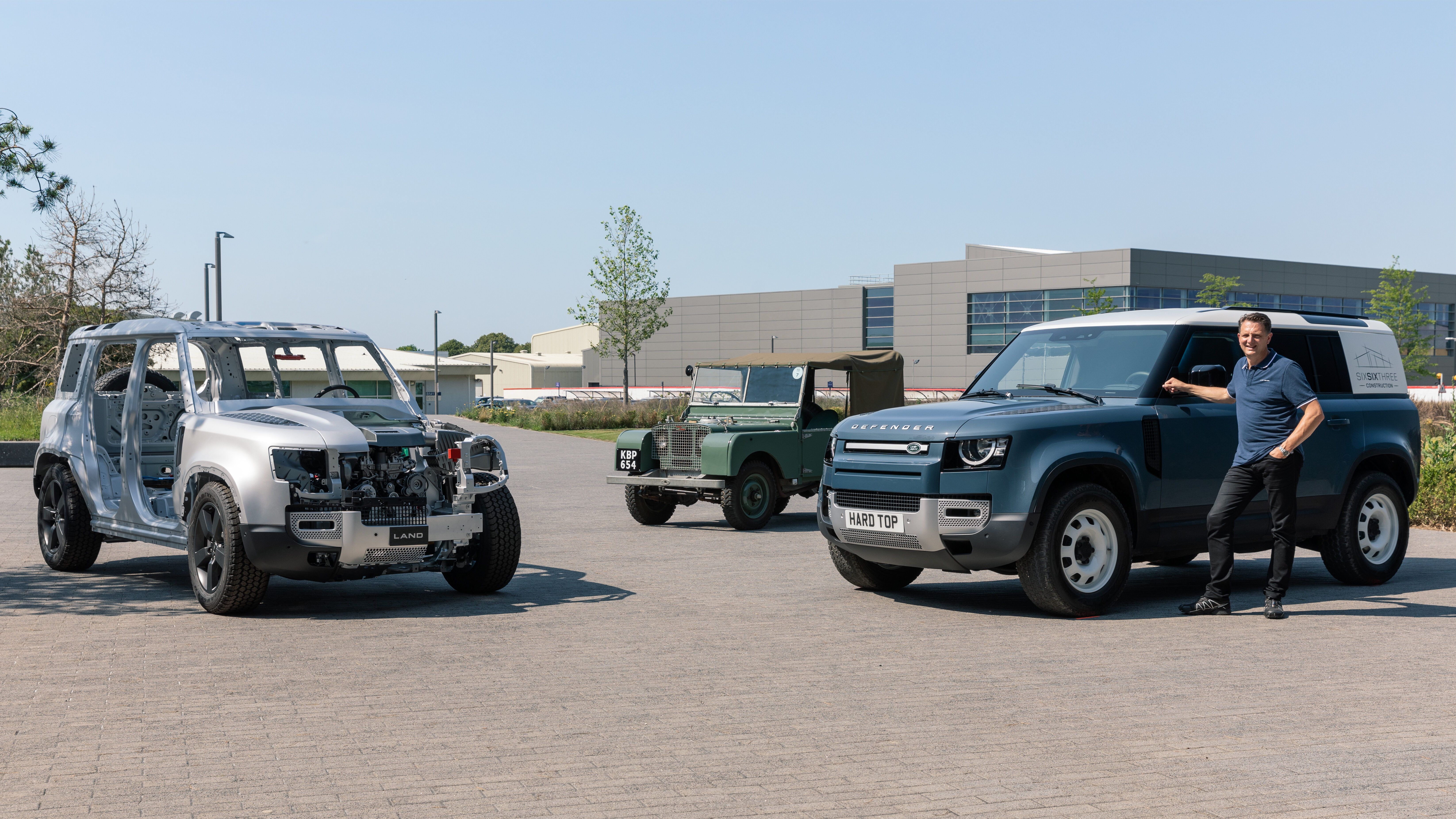 Land Rover Defender versi komersil kini kembali – model Hard Top dalam pilihan Defender 90 dan 110