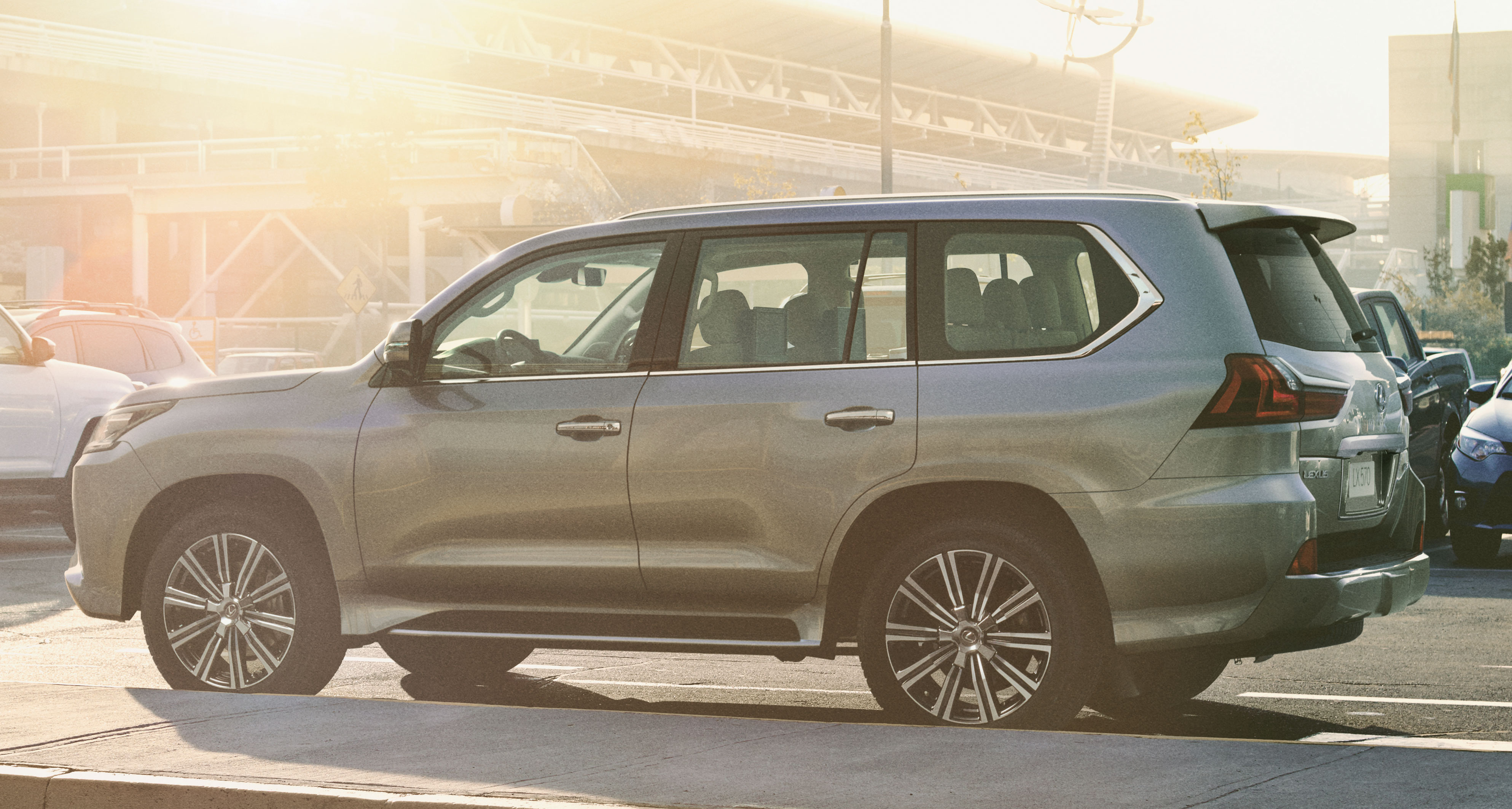 Lexus LX 570 2020 – tempahan kini di buka, bermula RM 1.2 juta, turut ditawarkan dalam varian Sport baru