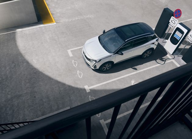 2021 Peugeot 3008 facelift debuts – bolder front face, updated cabin and tech, new PHEV variant with 225 hp