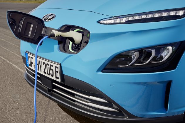 2021 Hyundai Kona Electric – up to 484 km in range from 64 kWh battery; updated infotainment, safety kit
