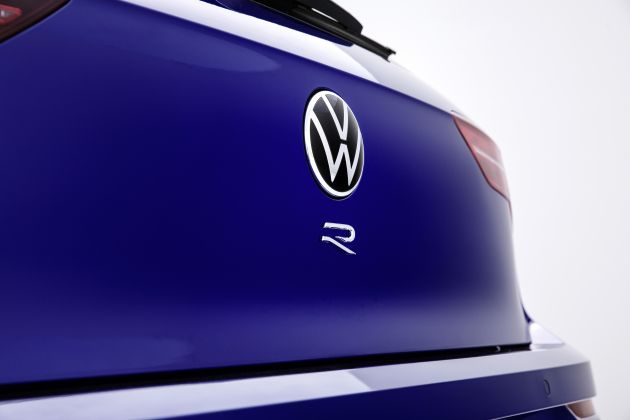 Volkswagen Golf R Mk8 teased – to get over 330 PS?