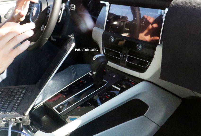 SPYSHOTS: 2022 Porsche Macan second facelift – updated exterior, Direct Touch Control centre console 1275163