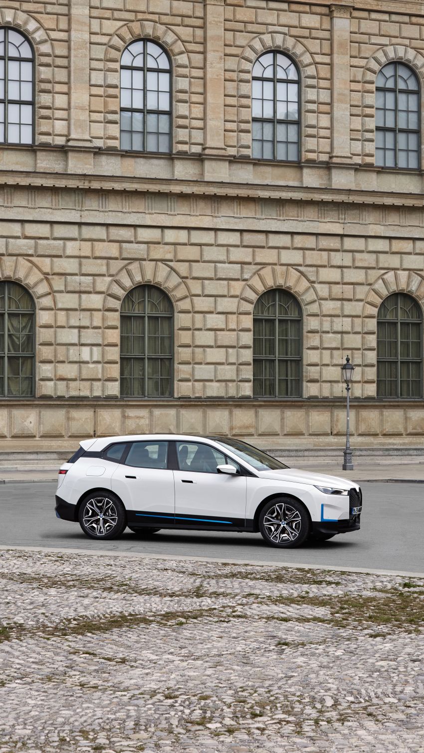 BMW iX fully detailed – power, range bumped slightly to up to 523 PS, 630 km; new M60 with over 600 PS 1301804