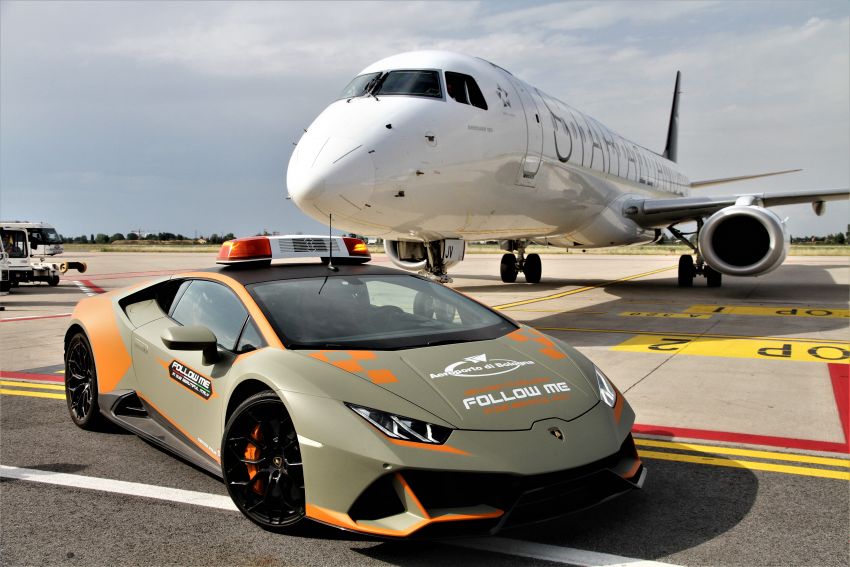 Lamborghini Huracán Evo renewed as follow-me car for Bologna Airport – deal extended for seventh time 1312380