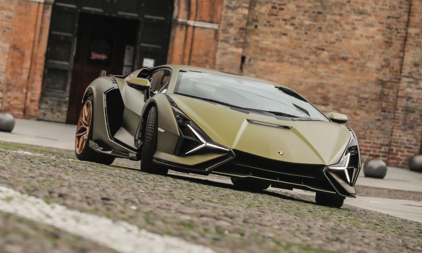 Lego Technic Lamborghini Sián FKP 37 goes full-sized – over 400,000 parts, 2,200 kg, 8,660 hours to complete 1304297