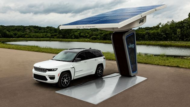 2022 Jeep Grand Cherokee 4xe shown for the first time