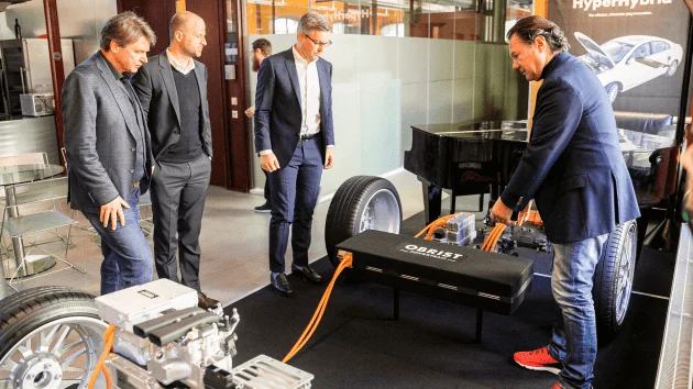 Obrist HyperHybrid – range-extended electric vehicle powertrain shown with engine “smoother than V12”