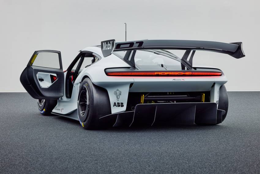 Porsche Mission R – 1,088 PS twin-motor concept with natural fibre bodywork hints at GT racing future 1343056