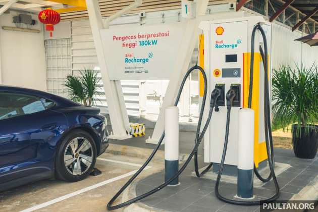 Shell Recharge EV fast charging tested in Malaysia – 180 kW of DC power in a Porsche Taycan in Tangkak!