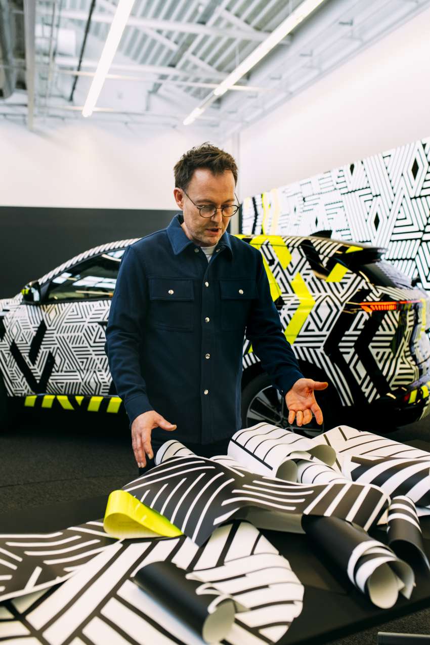 Renault Austral teased again, to be revealed March 8 1419712