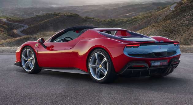 Ferrari 296 GTS – open-top version of the 830 PS PHEV