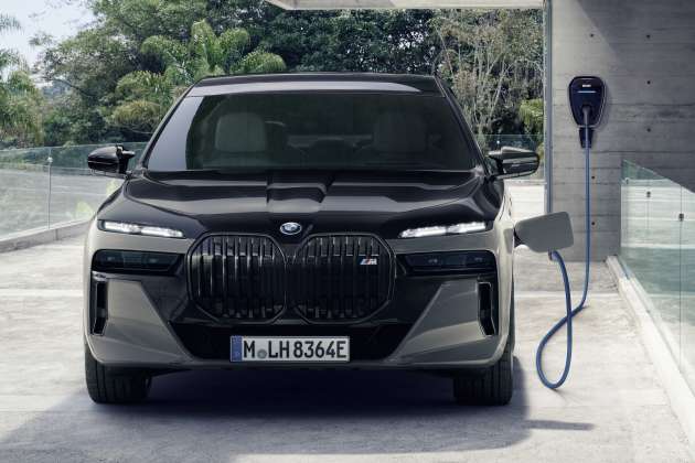 2023 BMW 7 Series: G70 gets Swarovski lights, crystal interior, 31in 8K TV, auto doors with touchscreens!