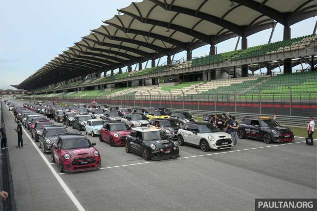 MINI owners enter Malaysia Book of Records for the ‘Largest MINI Cooper parade with the Jalur Gemilang’