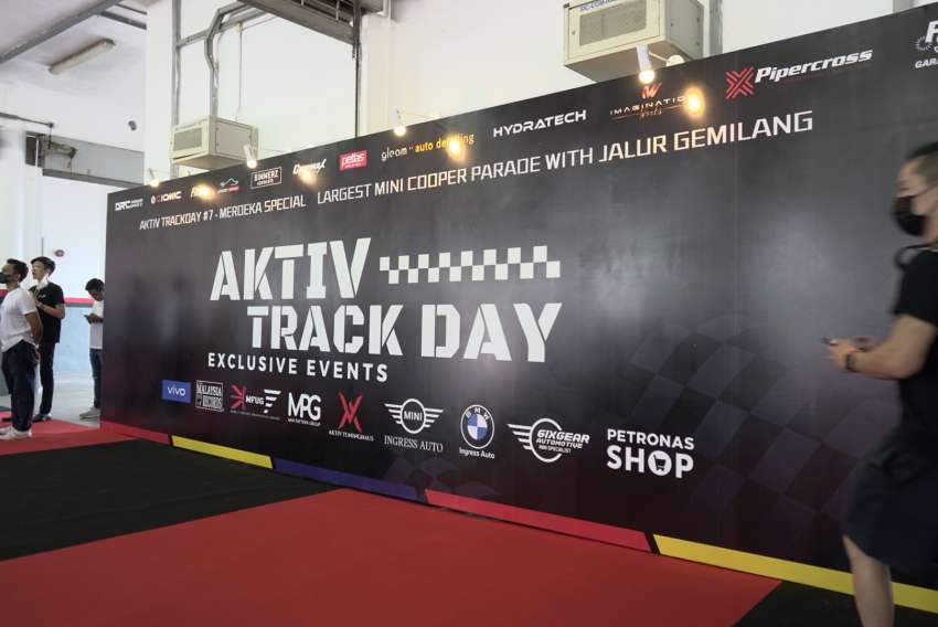 MINI owners enter Malaysia Book of Records for the ‘Largest MINI Cooper parade with the Jalur Gemilang’ 1506473
